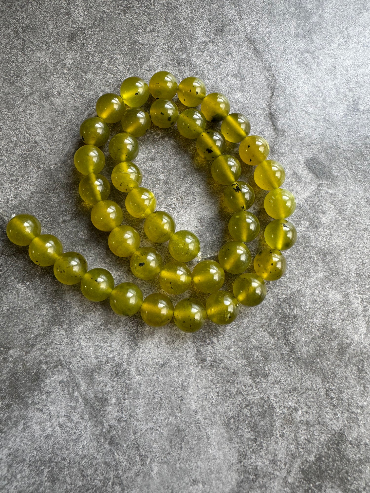 Oliven Jade | Round Beads | 10mm