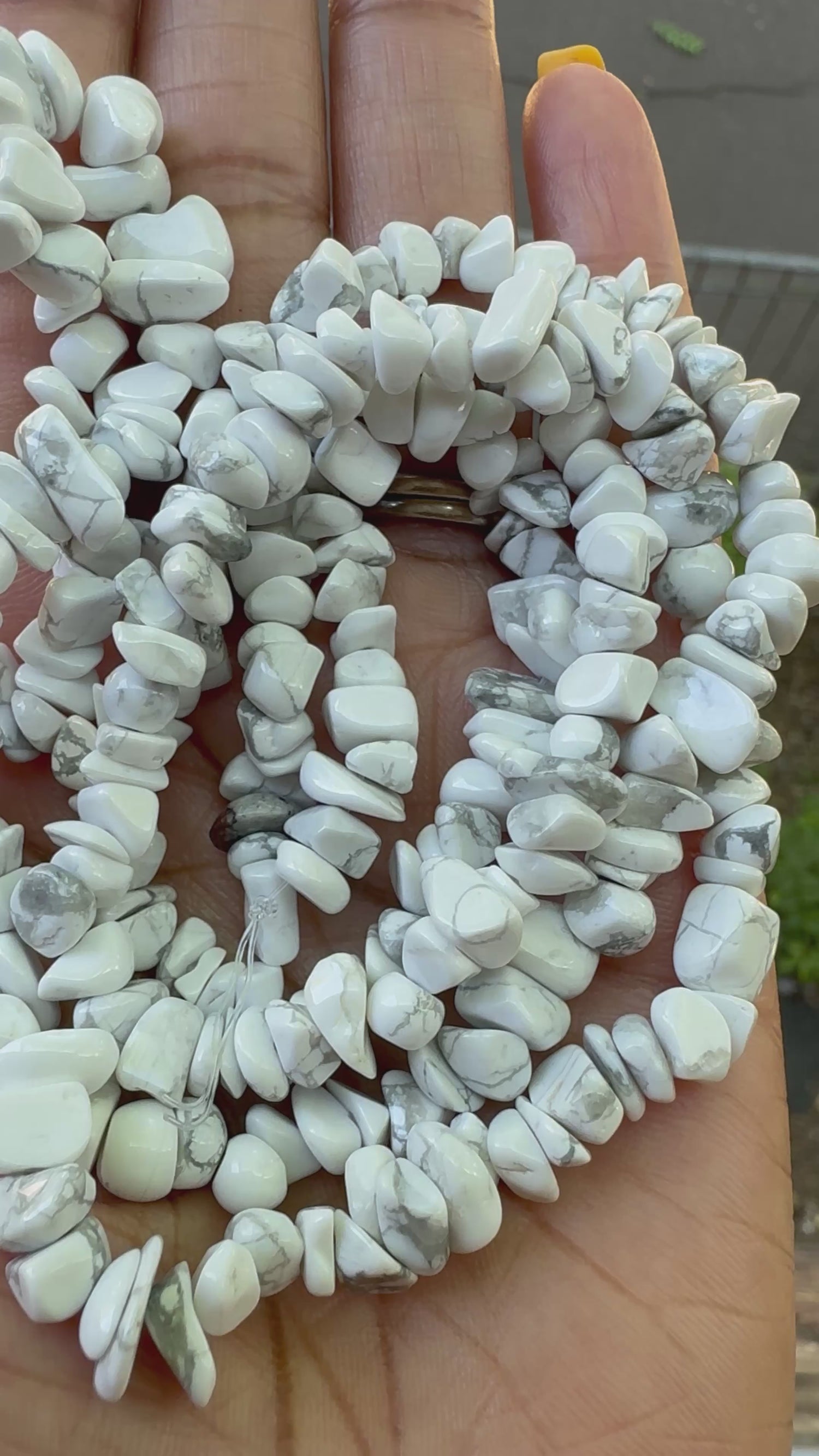 Howlite | Chip Beads | 5-8mm | 32" String