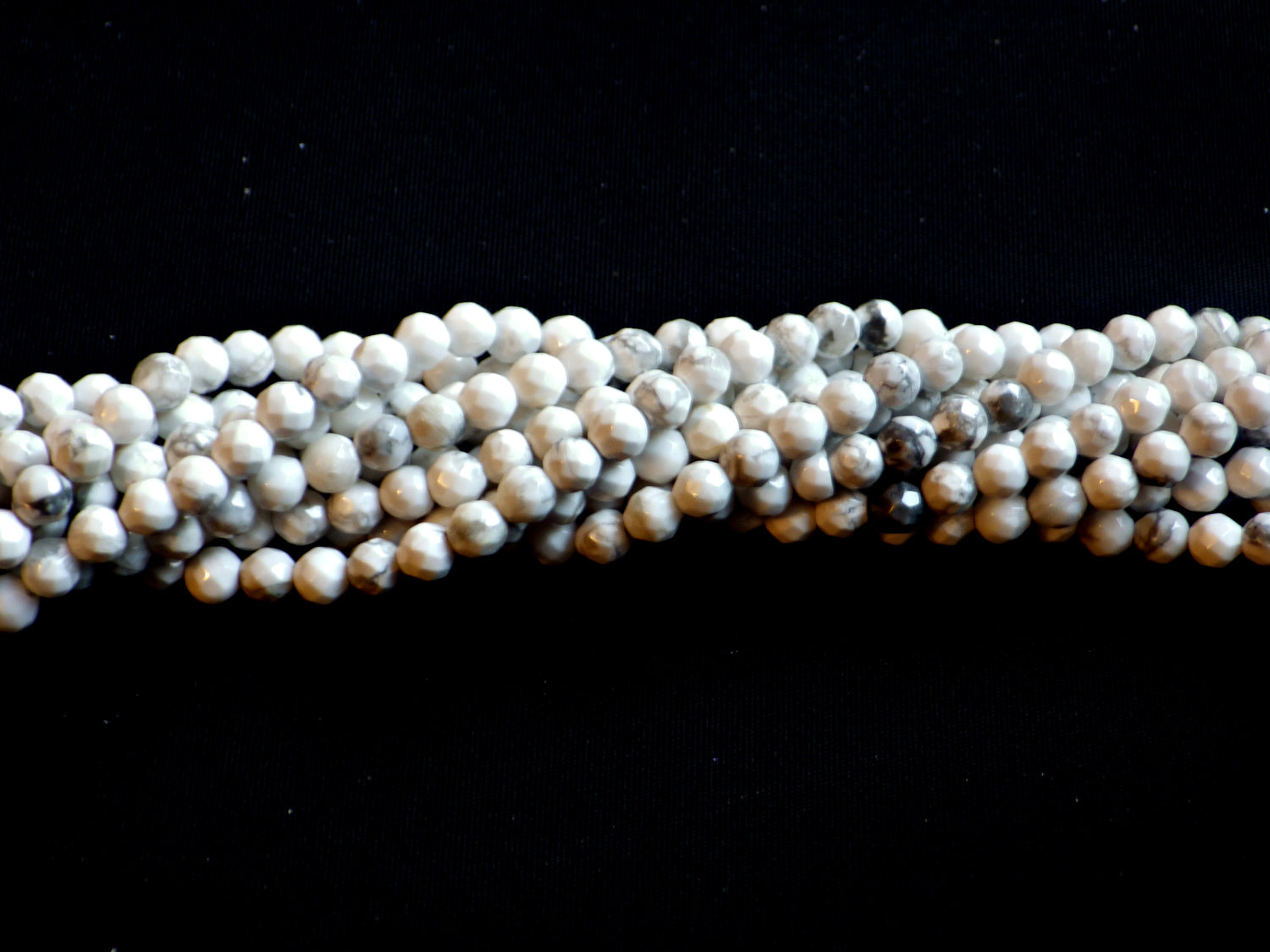 Howlite | Faceted Round Beads | 4mm